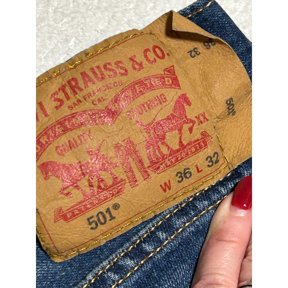 Levis 501 Jeans Mens 36x32 Blue Straight Regular Medium Wash‎ Button Fly. EUC - Picture 3 of 6